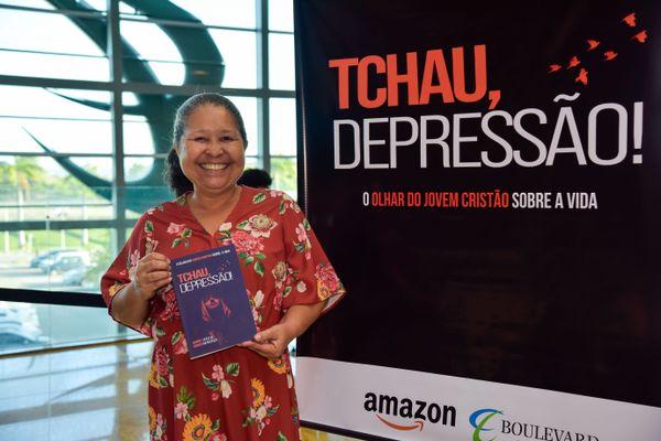 Confira quem passou pelo dia de autógrafos no lançamento do livro "Tchau, Depressão!", no Boulevard Shopping Vila Velha, em 18/02 por Rodrigo Gavini