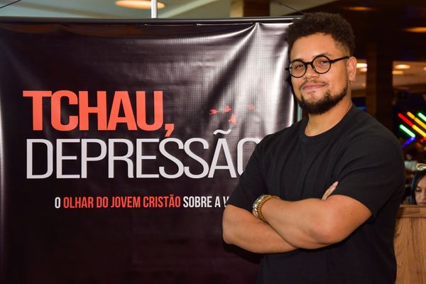 Confira quem passou pelo dia de autógrafos no lançamento do livro "Tchau, Depressão!", no Boulevard Shopping Vila Velha, em 18/02 por Rodrigo Gavini