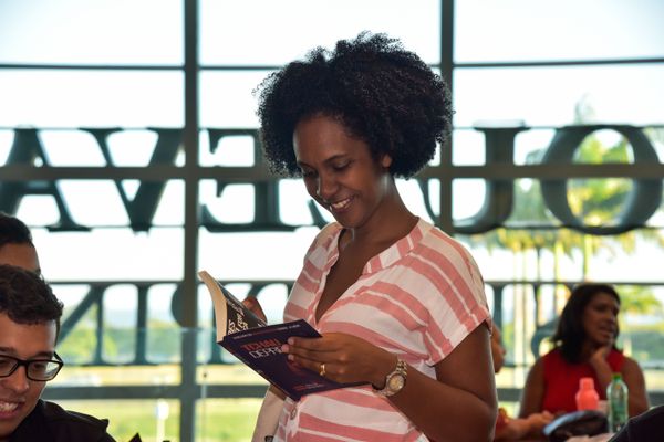 Confira quem passou pelo dia de autógrafos no lançamento do livro "Tchau, Depressão!", no Boulevard Shopping Vila Velha, em 18/02 por Rodrigo Gavini