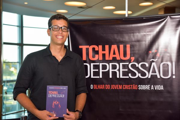 Confira quem passou pelo dia de autógrafos no lançamento do livro "Tchau, Depressão!", no Boulevard Shopping Vila Velha, em 18/02 por Rodrigo Gavini