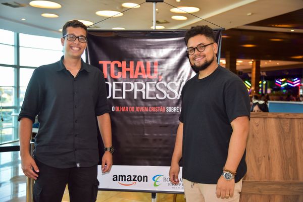 Confira quem passou pelo dia de autógrafos no lançamento do livro "Tchau, Depressão!", no Boulevard Shopping Vila Velha, em 18/02 por Rodrigo Gavini