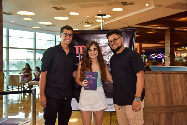 Confira quem passou pelo dia de autógrafos no lançamento do livro "Tchau, Depressão!", no Boulevard Shopping Vila Velha, em 18/02 por Rodrigo Gavini