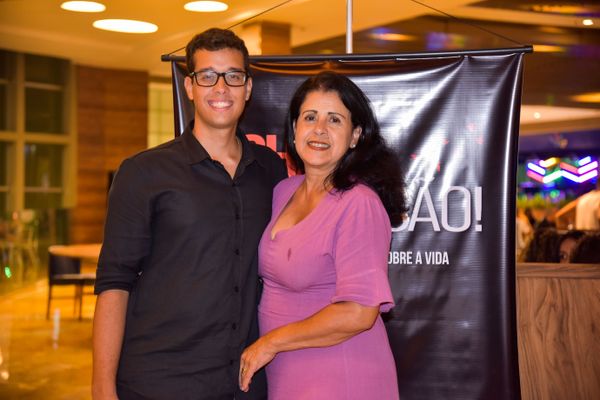 Confira quem passou pelo dia de autógrafos no lançamento do livro "Tchau, Depressão!", no Boulevard Shopping Vila Velha, em 18/02 por Rodrigo Gavini