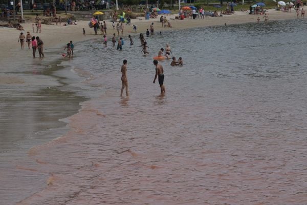 Erosão na Praia do Iate avança e muda cor do mar em Vitória por Ricardo Medeiros