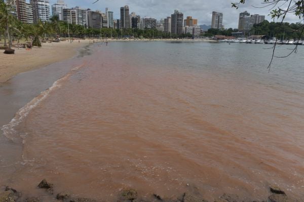 Erosão na Praia do Iate avança e muda cor do mar em Vitória por Ricardo Medeiros