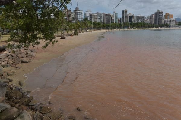 Erosão na Praia do Iate avança e muda cor do mar em Vitória por Ricardo Medeiros