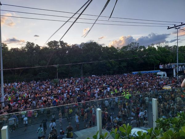 Bloco Kustelão desfila na Avenida Norte-Sul em Jardim Camburi por Foto Leitor