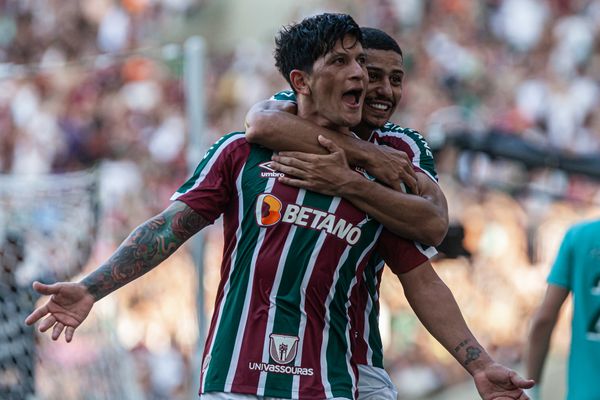 Cano comemora gol do Fluminense sobre a Portuguesa, no Maracanã, pelo Campeonato Carioca