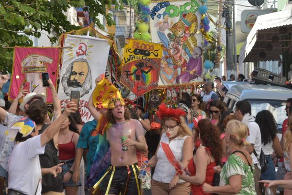 Foliões e representantes de blocos do Centro de Vitória protestam contra cancelamento de desfile por Ricardo Medeiros