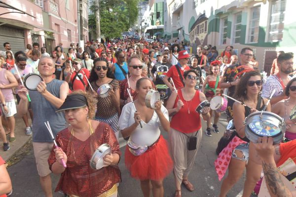 Foliões e representantes de blocos do Centro de Vitória protestam contra cancelamento de desfile por Ricardo Medeiros