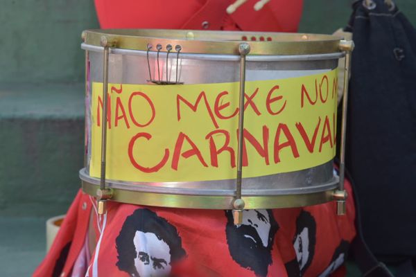 Foliões protestam contra cancelamento de blocos no Centro de Vitória neste sábado (25) por Ricardo Medeiros