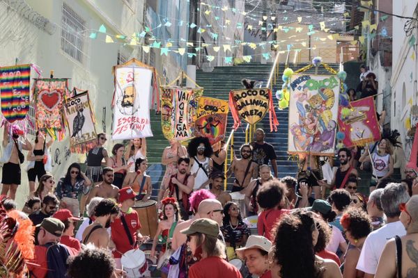 Foliões protestam contra cancelamento de blocos no Centro de Vitória neste sábado (25)