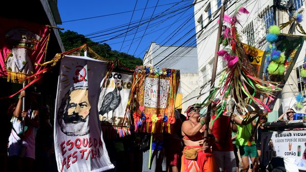 Pelo menos sete blocos estiveram nas ruas da região neste domingo (26); Capital atendeu à recomendação do MPES para impedir saída dos foliões