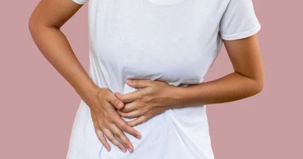 As dores incapacitantes são recorrentes na rotina de quem tem endometriose, e essa condição de sofrimento compromete diversas áreas da vida das pacientes, inclusive o lado profissional