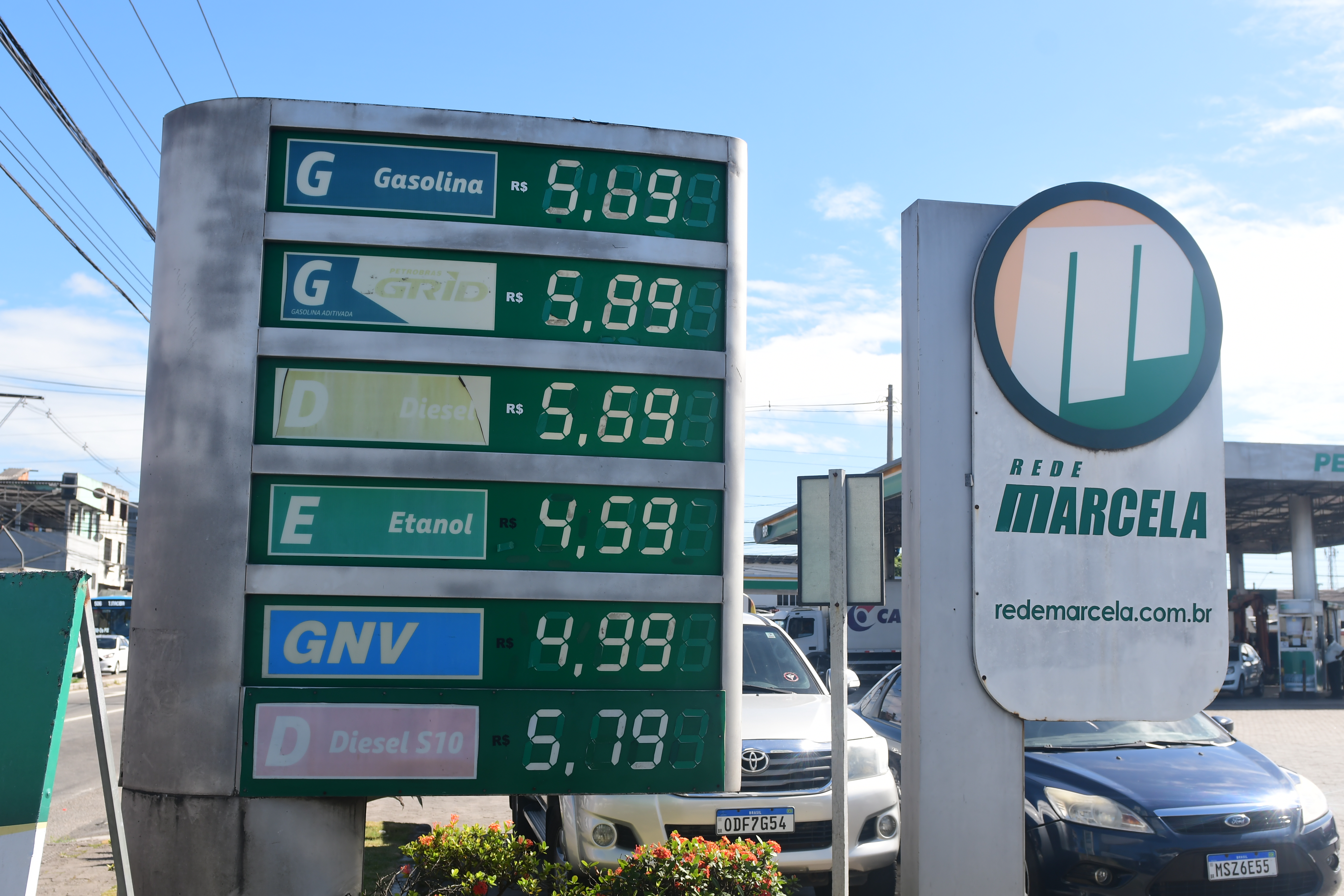 Governo federal aumentou parcialmente os combustíveis; para a gasolina, o reajuste foi de R$ 0,47 com a volta de impostos federais