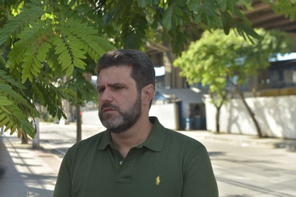 Fábio Damasceno, secretário de Mobilidade e infraestrutura  do ES, visitando a obra da ciclovia na Terceira Ponte, em Vila Velha