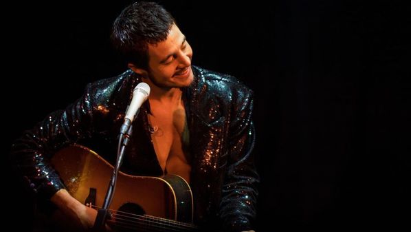 Colaboração dos artistas na música 'Na Ausência de Ti' é uma versão em português de 'In Assenza di Te', de Laura Pausini