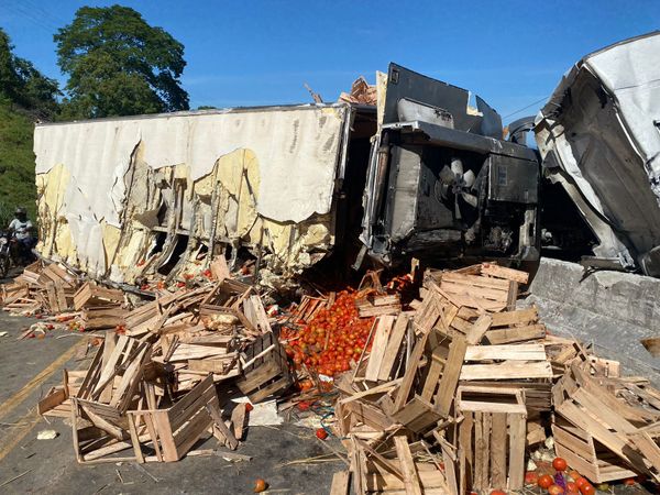 Acidente na serra de Soturno com caminhão de tomates