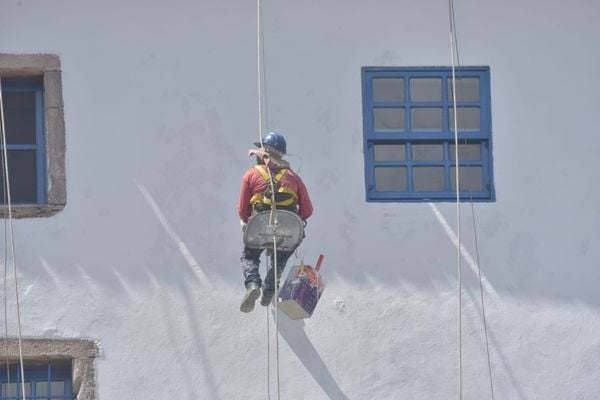 Com Festa da Penha se aproximando, Convento recebe pintura em Vila Velha por Ricardo Medeiros
