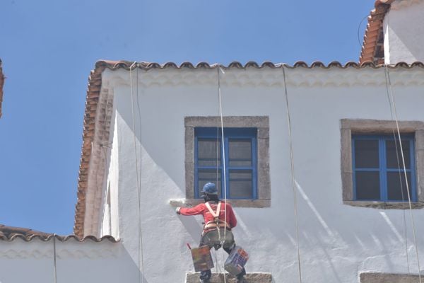 Com Festa da Penha se aproximando, Convento recebe pintura em Vila Velha por Ricardo Medeiros