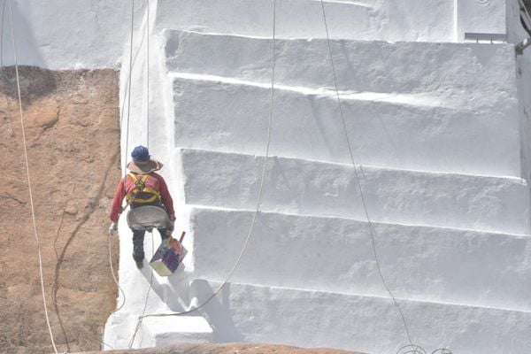 Com Festa da Penha se aproximando, Convento recebe pintura em Vila Velha por Ricardo Medeiros
