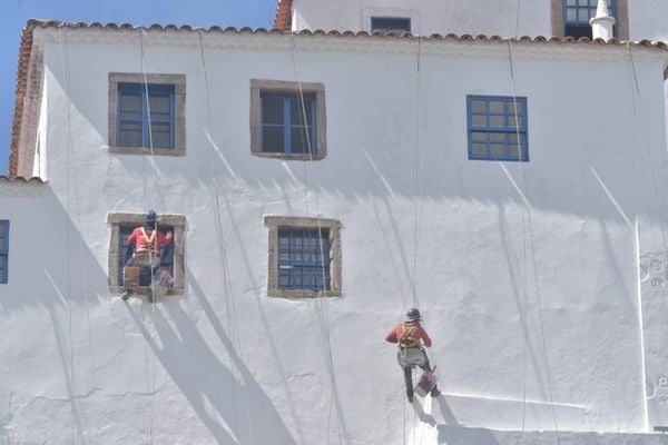 Com Festa da Penha se aproximando, Convento recebe pintura em Vila Velha por Ricardo Medeiros