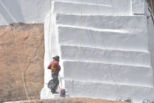 Com Festa da Penha se aproximando, Convento recebe pintura em Vila Velha por Ricardo Medeiros