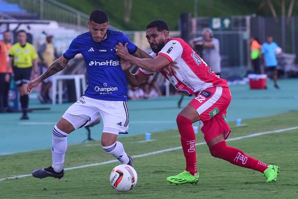 Confira imagens do empate entre Cruzeiro e Democrata-SL no Kleber Andrade por Vitor Jubini