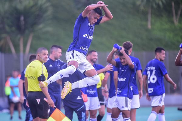 Confira imagens do empate entre Cruzeiro e Democrata-SL no Kleber Andrade por Vitor Jubini