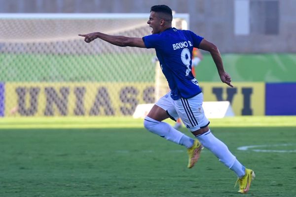 Confira imagens do empate entre Cruzeiro e Democrata-SL no Kleber Andrade por Vitor Jubini