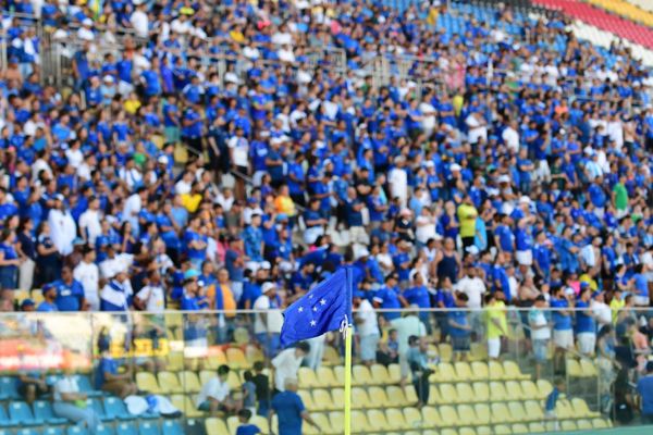 Confira imagens do empate entre Cruzeiro e Democrata-SL no Kleber Andrade por Vitor Jubini