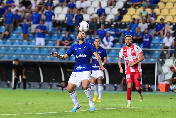 Lance do jogo entre Cruzeiro e Democrata de Sete Lagoas, no Estádio Kleber Andrade, em Cariacica, pelo Campeonato Mineiro por Vitor Jubini