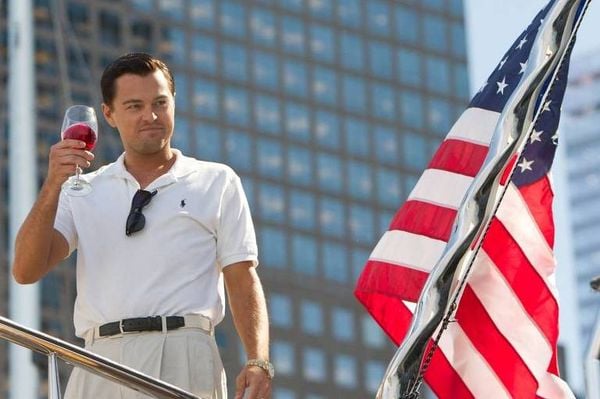 Leonardo DiCaprio como Jordan Blefort, protagonista do filme 'O Lobo de Wall Street'