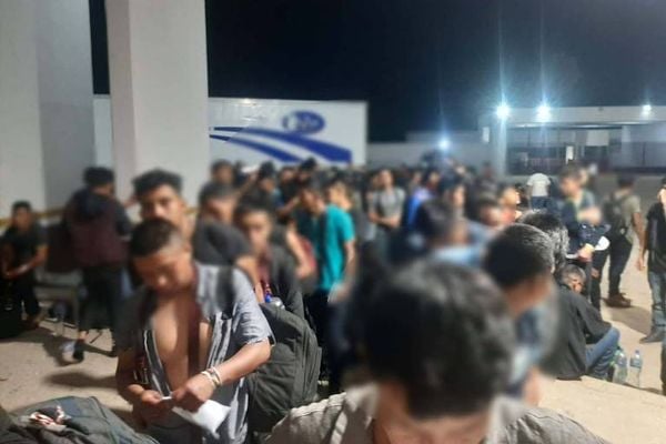 O resgate dos 343 migrantes foi realizado em coordenação com a Agência de Investigação Criminal da Procuradoria Geral da República (FGR) do México