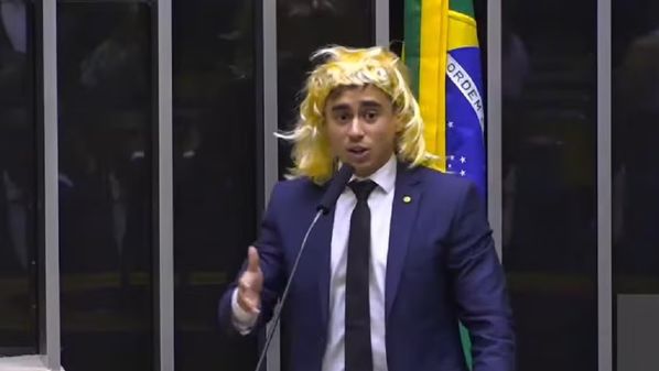 Discurso de Nikolas Ferreira (PL-MG) na Câmara dos Deputados é alvo de críticas e deputada Tabata Amaral (PSB-SP) promete entrar com pedido de cassação contra ele
