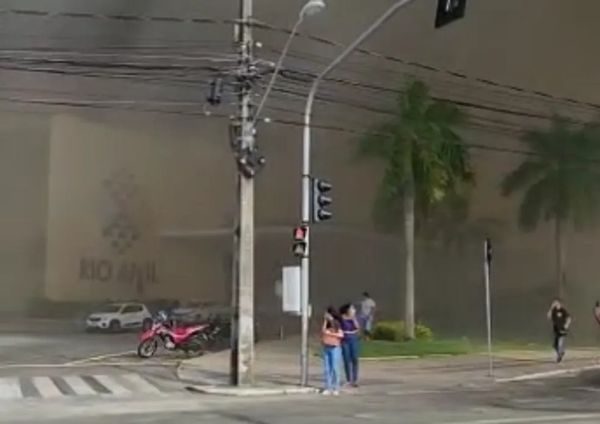 Incêndio em shopping deixa dois mortos e feridos no Maranhão