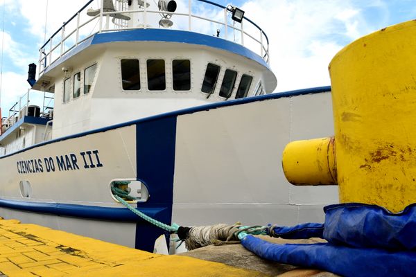 Estudantes formandos do curso de Oceanografia da Ufes embarcam no Navio-escola Ciências do Mar III por Carlos Alberto Silva