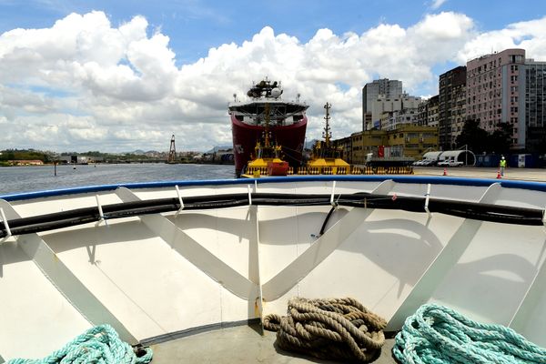 Navio chegou ao Porto de Vitória na quinta-feira (9) e volta no próximo dia 16 por Carlos Alberto Silva