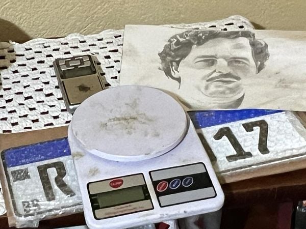Polícia Federal encontra desenho de Pablo Escobar em ação contra tráfico no Espírito Santo por Polícia Federal