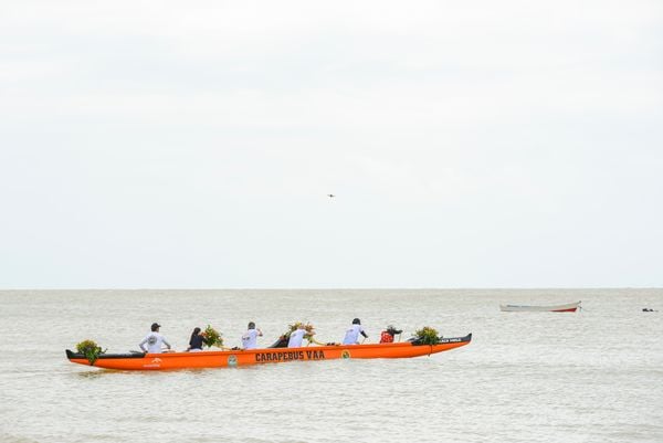 Com patrocínio da ArcelorMittal, o projeto VA'A Carapebus oferece aulas gratuitas para comunidade da Serra