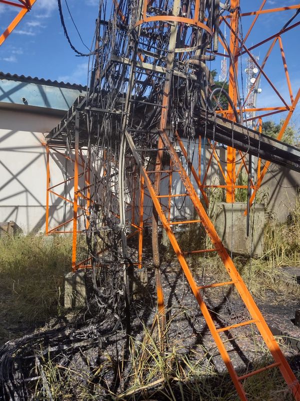 Torre de telefonia pega fogo em Cachoeiro por Sandro Mendes Liberati
