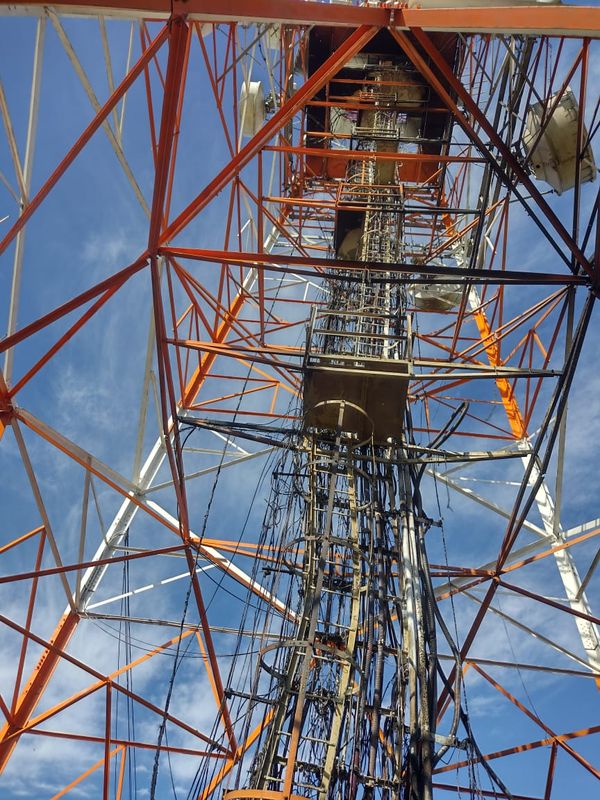 Torre de telefonia pega fogo em Cachoeiro por Sandro Mendes Liberati