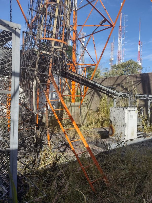 Torre de telefonia pega fogo em Cachoeiro por Sandro Mendes Liberati