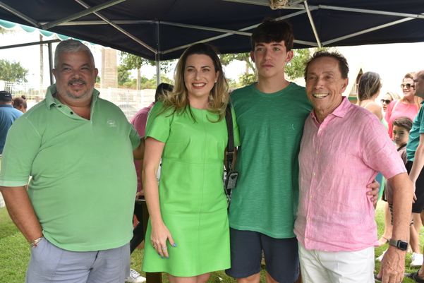 Antônio Benjamin, Kamilla Benjamin e o filho Arthur e Valdecir Torezani