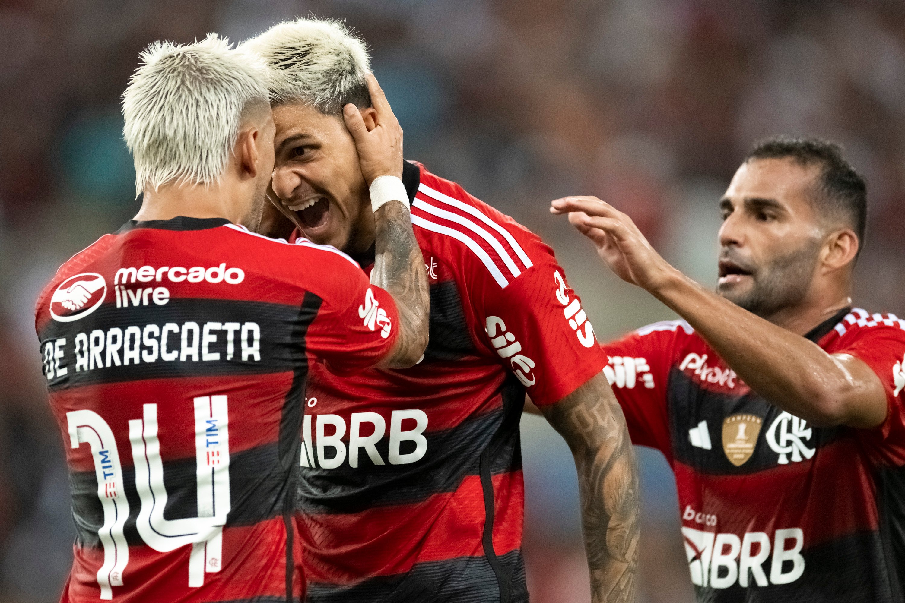 Flamengo vence o Vasco, e Arrascaeta é muito elogiado: 'Maior estrangeiro  do Brasil