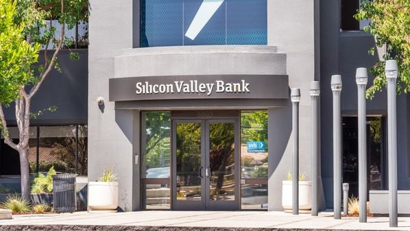 Falência do Silicon Valley Bank (SVB) é a maior de um banco de crédito norte-americano em 15 anos, gerando preocupações em todos os mercados