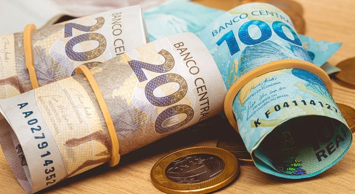 Prazo para pagamento da 1a parcela do 13° salário vai até quinta-feira (30), enquanto que a 2a parcela deve ser paga até 20 de dezembro pelos empregador