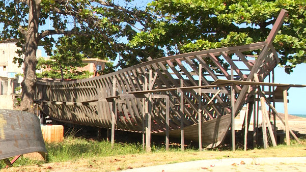 Carpintaria naval é profissão de gerações e que ajuda a economia da pesca no ES