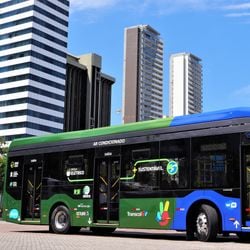 Financiamento vai garantir a renovação da frota, com substituição dos veículos a combustão; banco também vai investir e melhorias de rodovias, drenagem e contenção de erosão