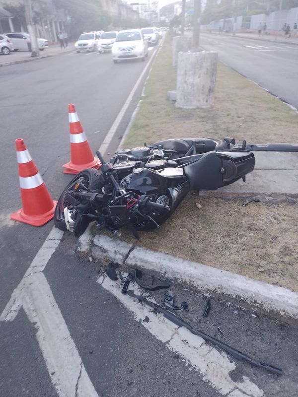 Acidente entre carro e moto deixou delegado da PF ferido por Leitor | A Gazeta